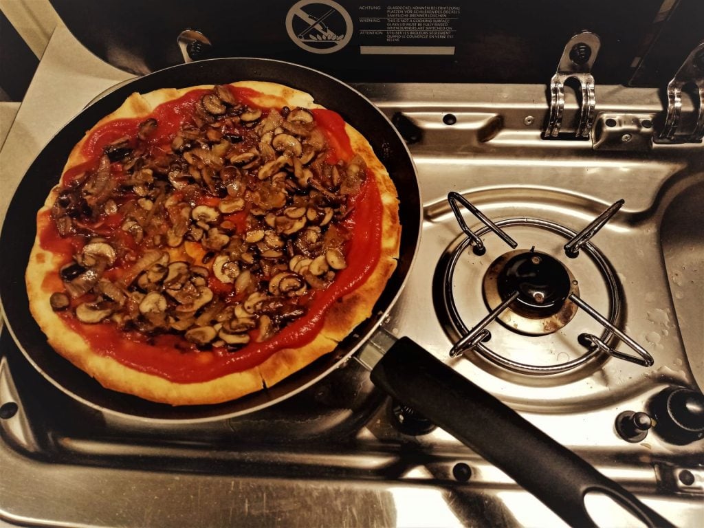 Garnissage Pizza Tomate Idee Recette Cuisine Van Fourgon