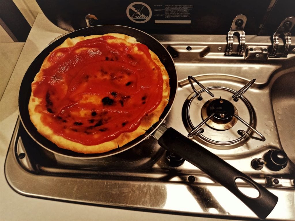 Garnissage Pizza Tomate Recette Camping Car