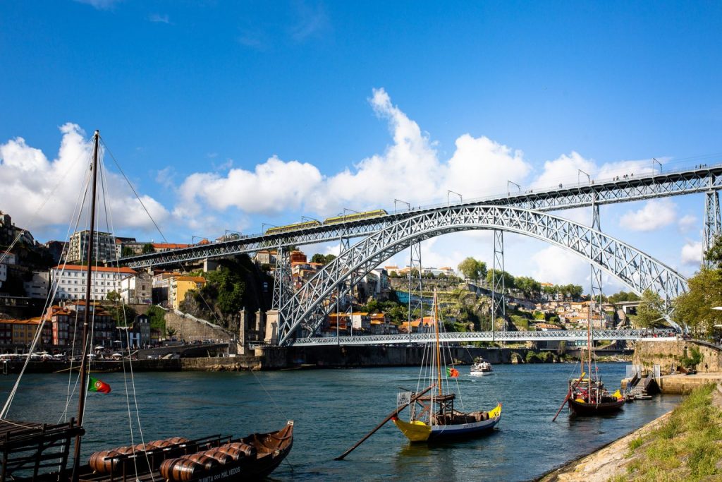 Circuit Au Nord Du Portugal En Van Aménagé Porto Et La Vieille Ville Et Son Pont