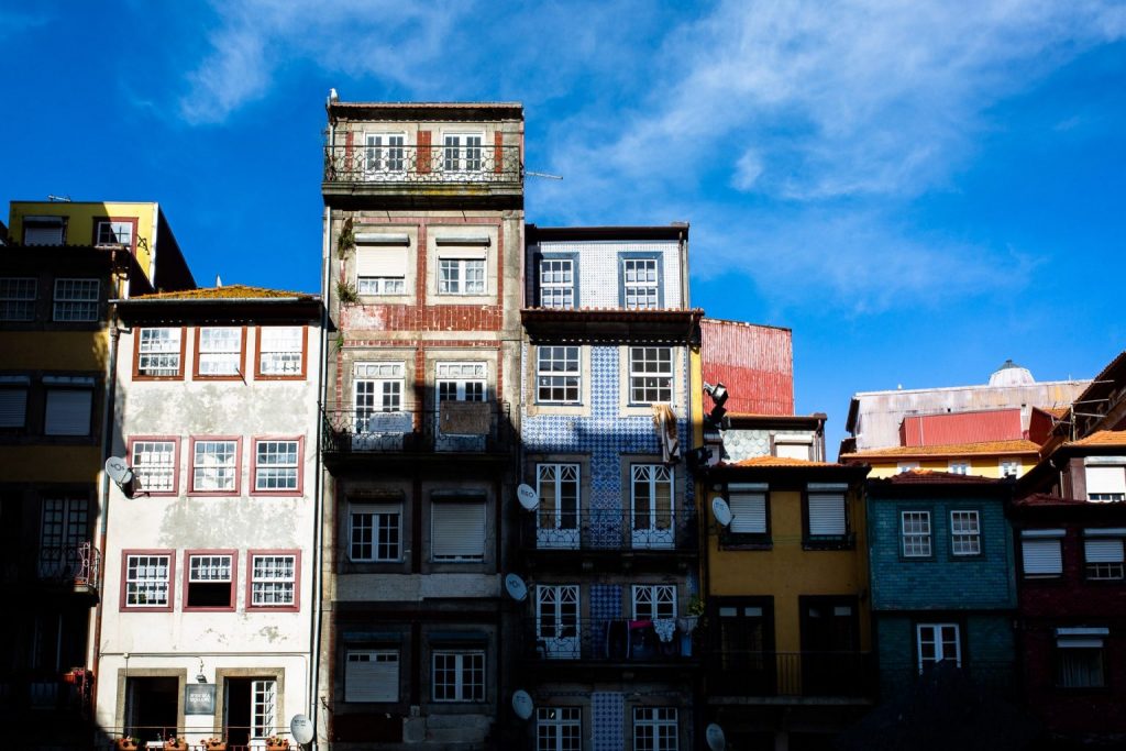 Circuit Au Nord Du Portugal En Van à Porto Et La Vieille Ville Et Ses Rues