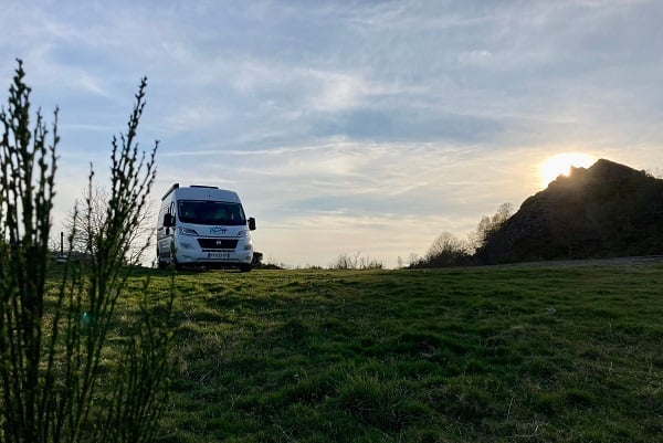 Approvisionner un camping-car en électricité en pleine nature