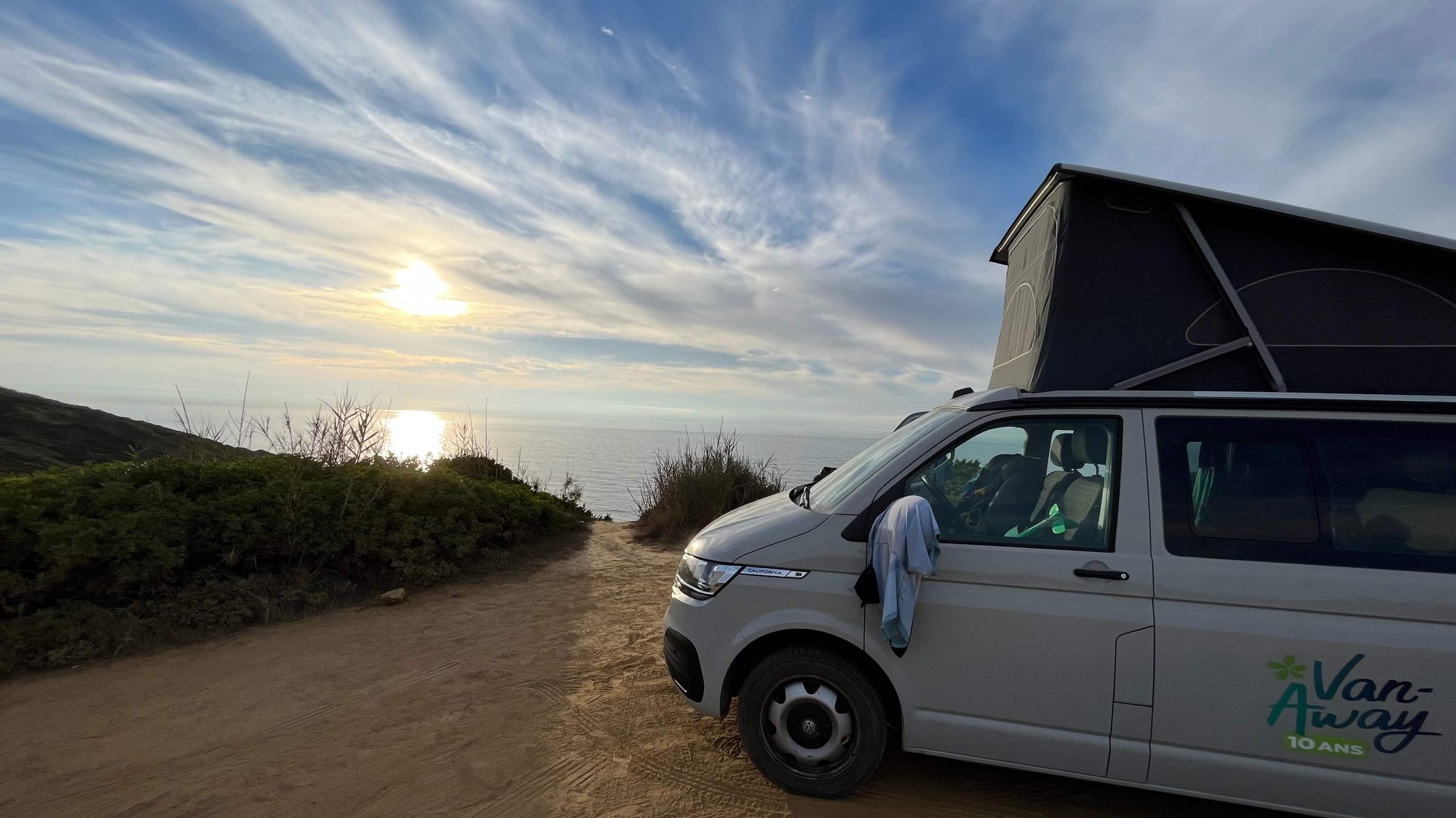 california-van-bord-mer-azur