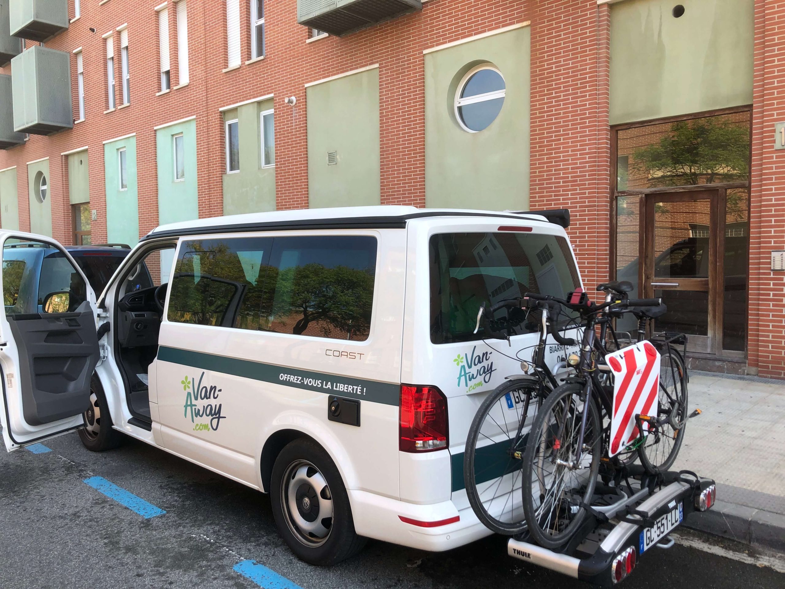 van-amenage-california-coast-porte-velo