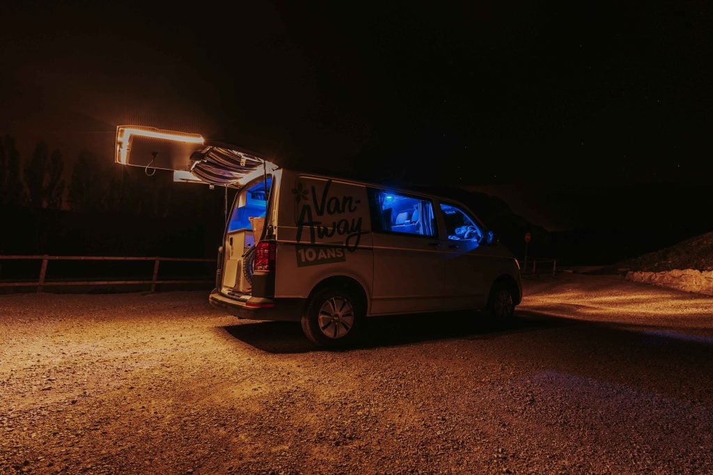 lumiere bleue van nuit anti uv insectes