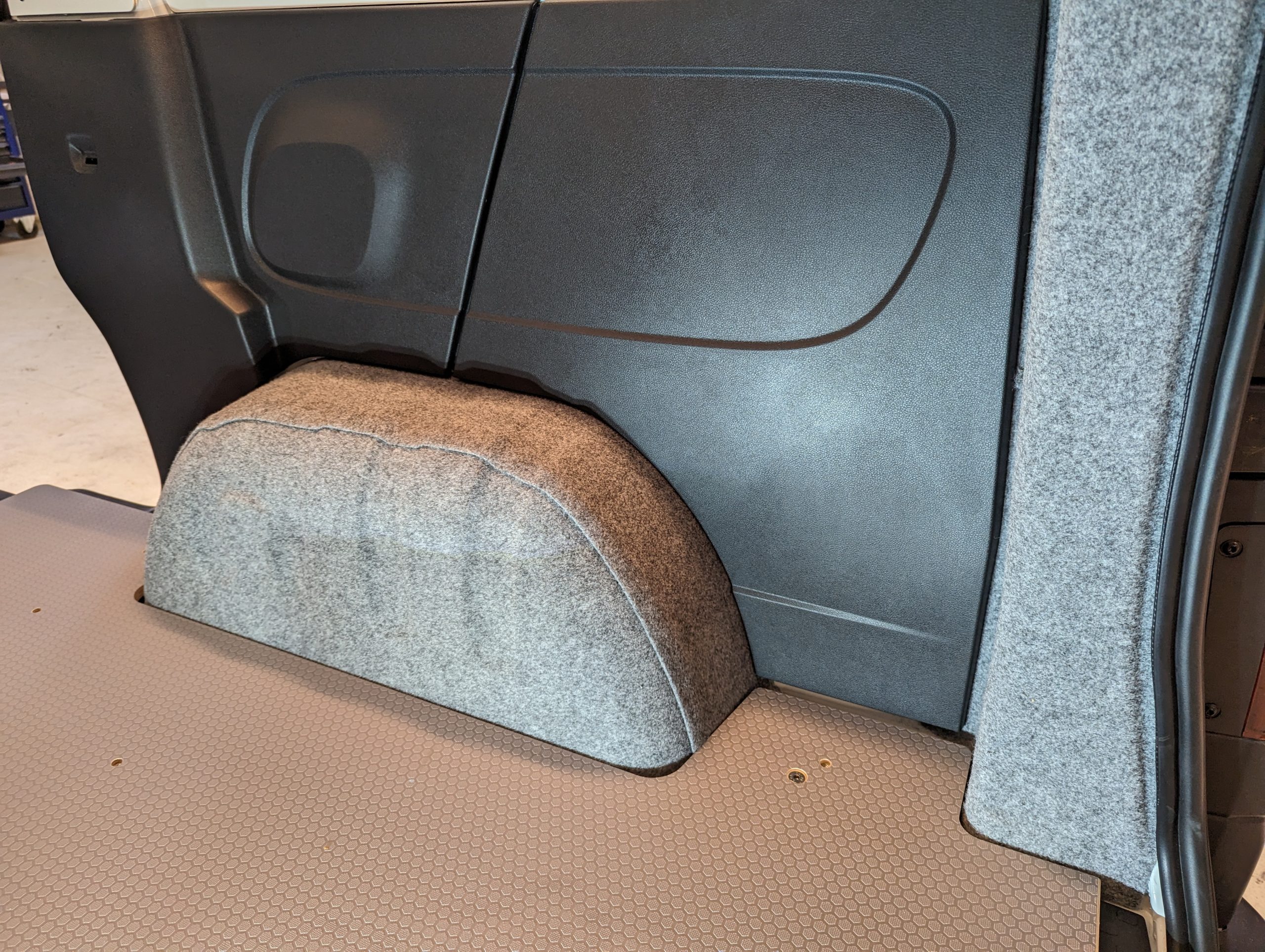 1 capitonnage moquette van mania 1 scaled