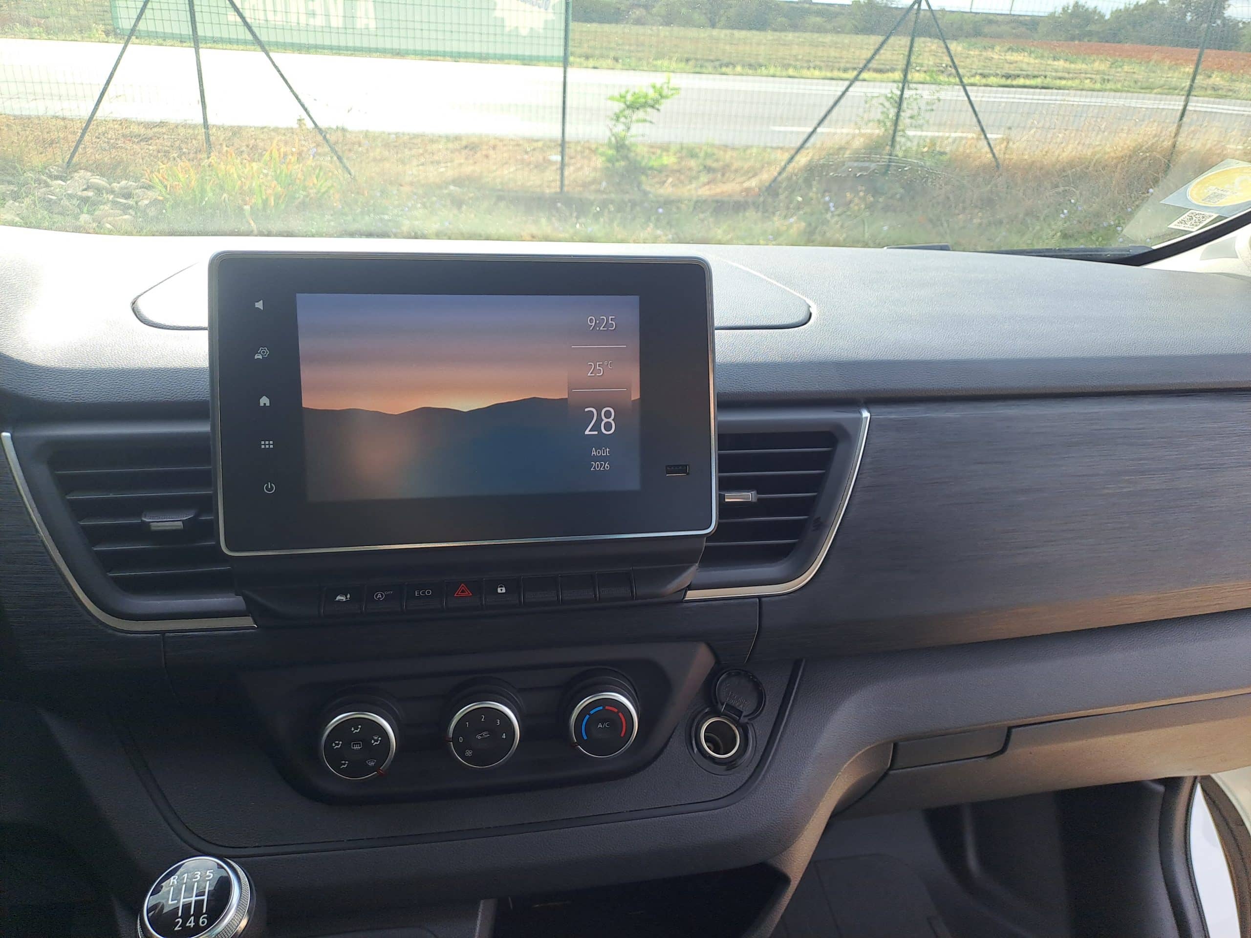 van renault trafic aménagé avec kit amovible van mania, modèle nord