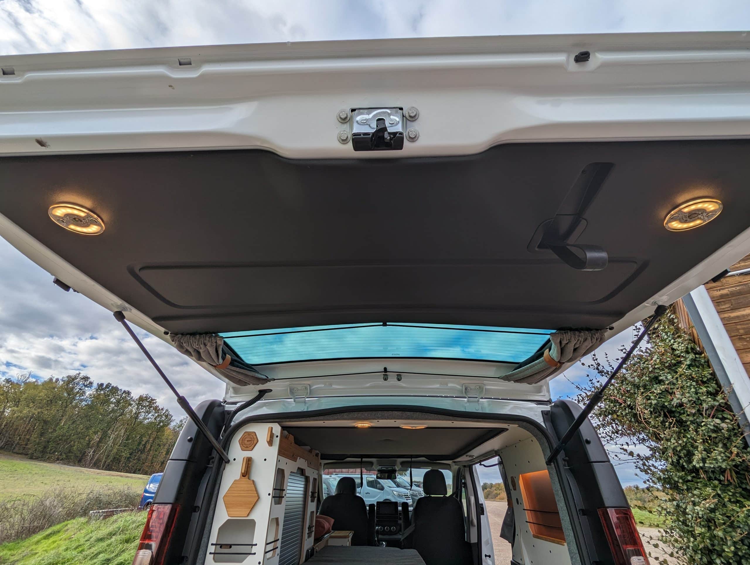 éclairage hayon van mania