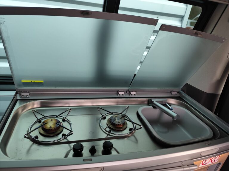 2 feux gaz et évier