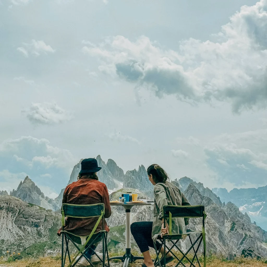 Couple sommet Montagne cadeau Van Away