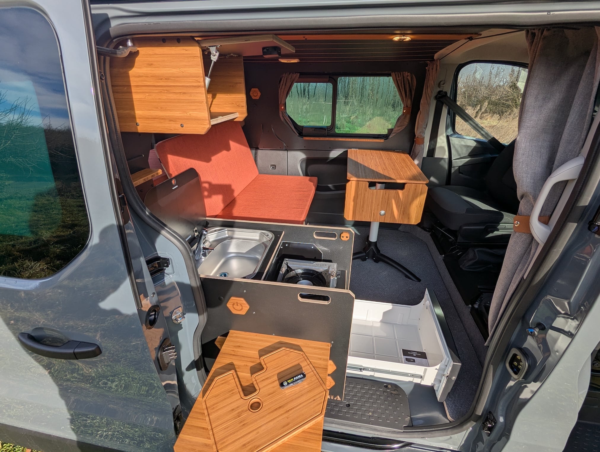 sud black renault trafic van mania 06