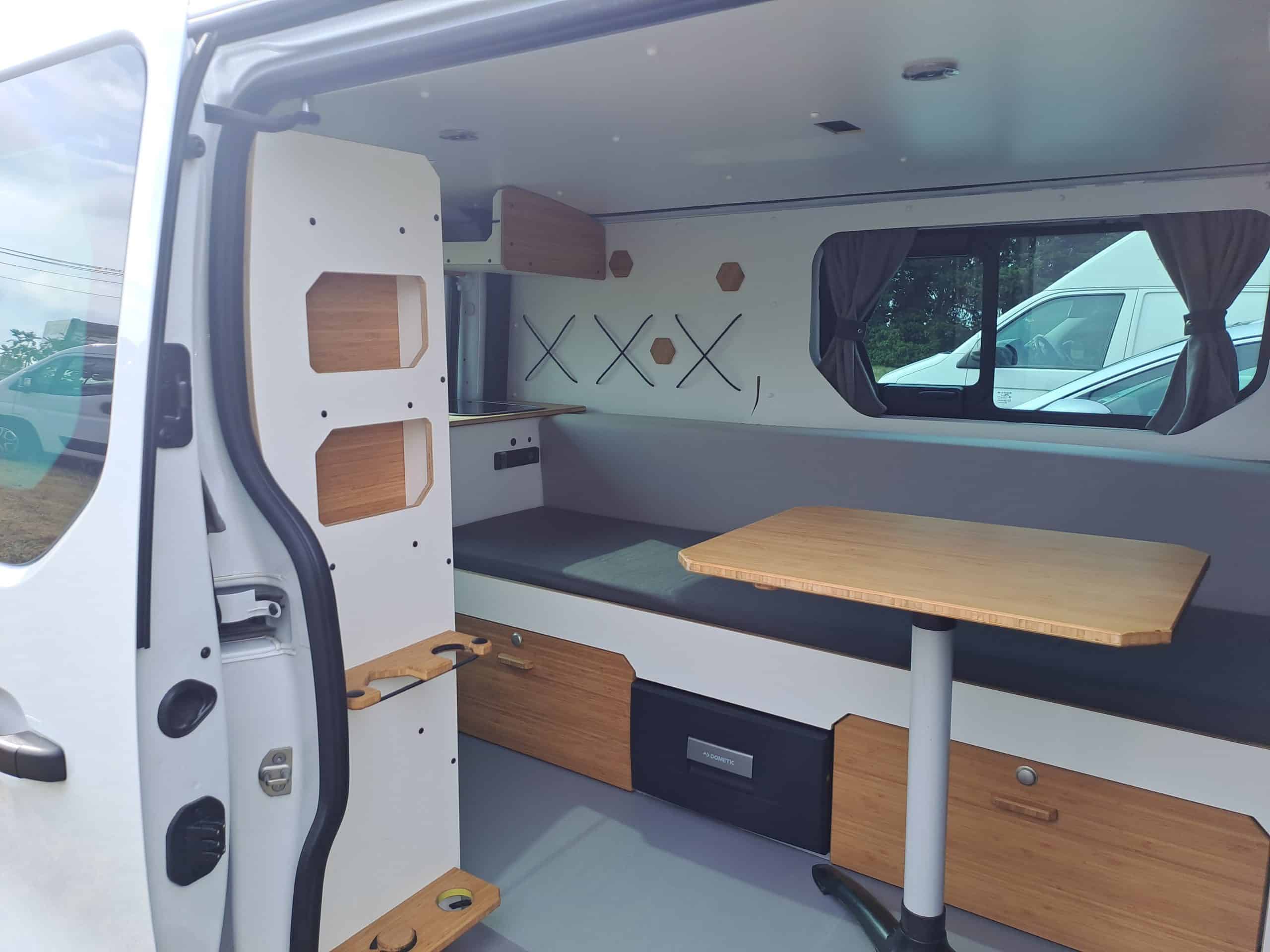 van renault trafic aménagé avec kit amovible van mania, modèle nord