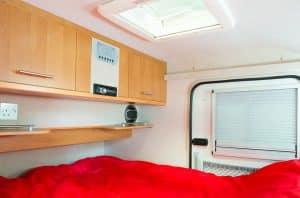 08_VAN-AWAY_interieur_caravane_caretta_1500_location