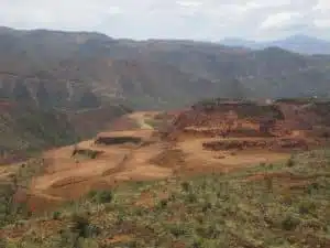 Mines De Poro En Van Et Fourgon Amenage En Caledonie