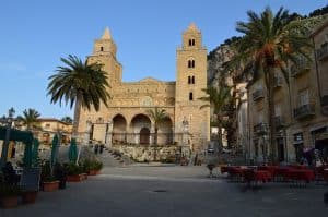 Cefalù En Van Aménagé Circuit Sicile Cathédrale