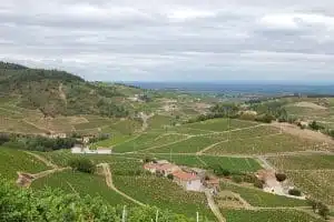 Chirouble En Van Amenage Circuit Road Trip Sur La Route Des Vins Du Beaujolais Van Away