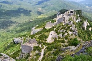 Circuit Road Trip Chateaux Cathares Peyrepertuse En Van Aménagé Van Away