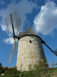 Moulin De Cucugnan En Van Amenage Circuit Pays Cathare En Fourgon Amenage