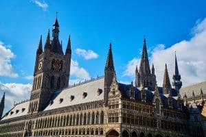 Ypres En Van Amenage La Belgique En Itinerance