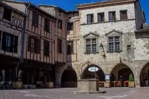 Castelnau De Montmiral En Van Ou Fourgon Aménagé Circuit Itinérant Dans Le Tarn
