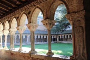 Visiter Moissac Et Son Cloîte Au Départ De Toulouse En Van Aménagé