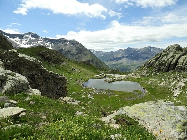 vignette roadtrip hautes alpes massif des ecrins en van amenage vw van away drome