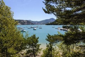 lac de serre ponçon circuit en van 7 jours a la decouverte des hautes alpes depart de la drome