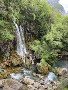 cascades du saut du loup en van ou fourgon amenage circuit roadtrip itinerant en provence cote d azur