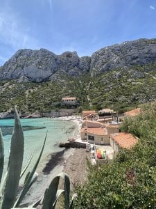 les calanques de sormiou en van amenage van away