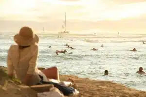 surf sur le cotentin en van aménagé combi volkswagen circuit en normandie