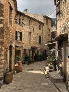 tourrettes sur loup en van amenage combi vw en week end en provence