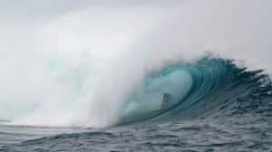 vague de teahupoo circuit 4 jours à tahiti