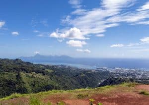 belvédère tahiti vue sur moorea en van aménagé