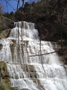 cascade de l herisson circuit itinérant en fourgon aménagé et camping car