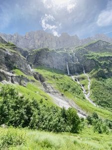 cascade du rouget circuit road trip 10 jours dans les alpes en fourgon aménagé