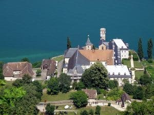 hautecombe abbey en van aménagé