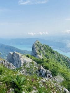 la dent du chat circuit randonnée et séjour en van aménagé dans les alpes françaises