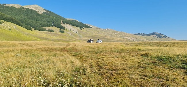 j14 circuit en van ford nugget dans les pouilles sud italie