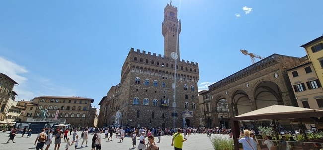 j16 piazza del duomo firenze en van amenage italie road trip