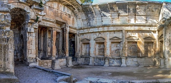 temple de diane road trip circuit itinerant en van amenage dans les cevennes