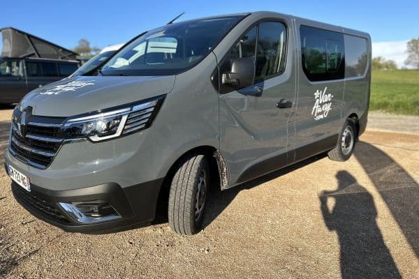 2.0 TDI 130 Ch. Diesel  Renault Trafic immatriculé en Mars 2023 sous garantie constructeur jusqu’en Mars 2025