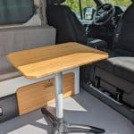 avant malaga aménagé avec table et siège pivotants renault trafic
