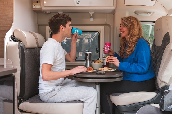 cafe en van|faire café camping car fourgon aménagé|comment faire café van fourgon aménagé|faire café road trip van aménagé|faire café voyage van aménagé