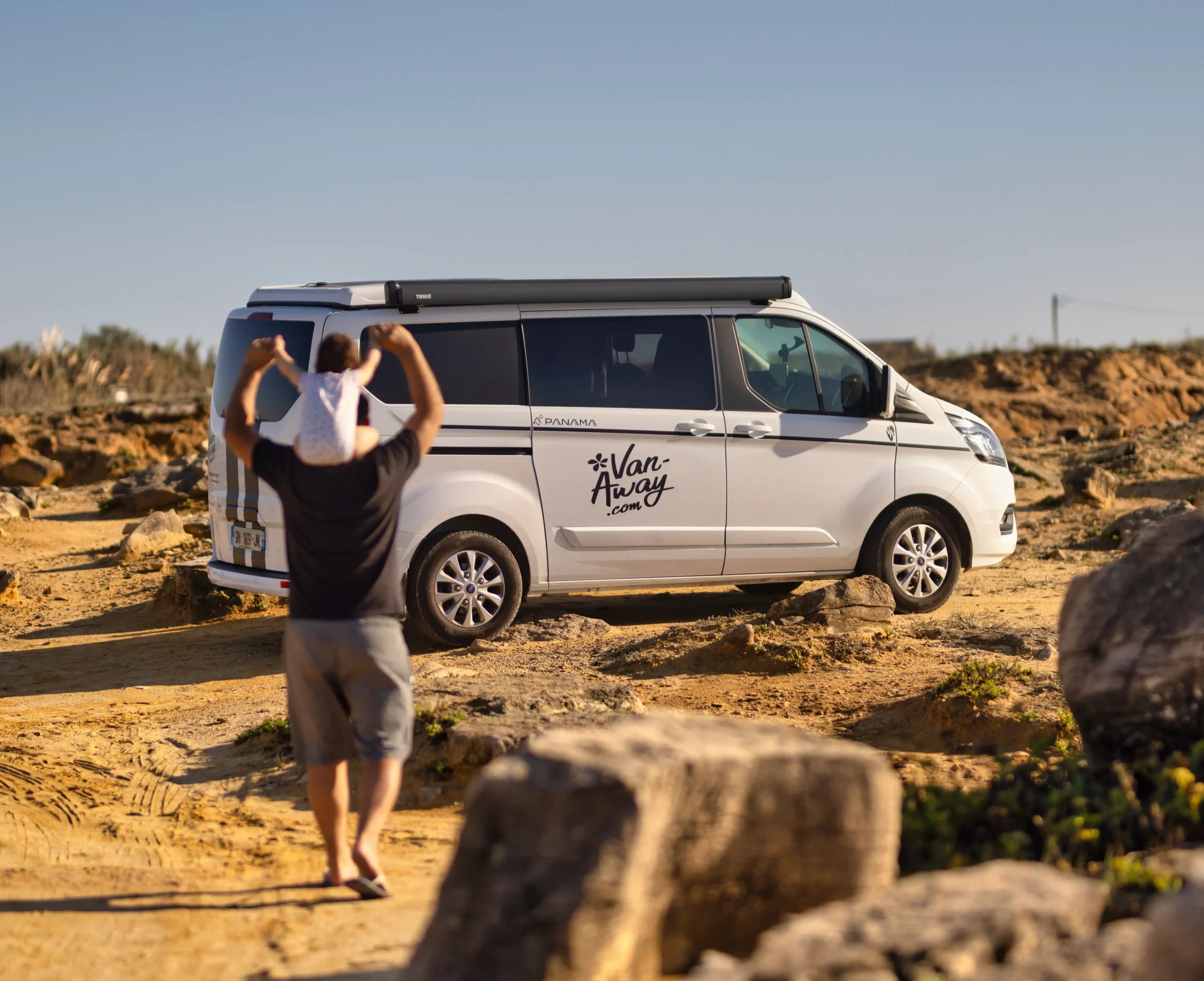 Voyage en ford panama van aménagé en famille dans le désert