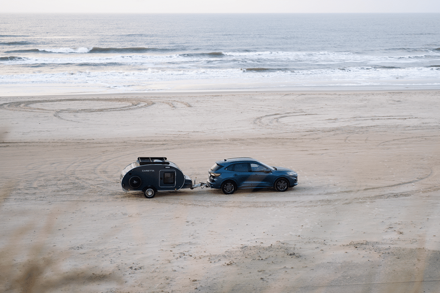 caretta avec vehicule sur plage 9x6
