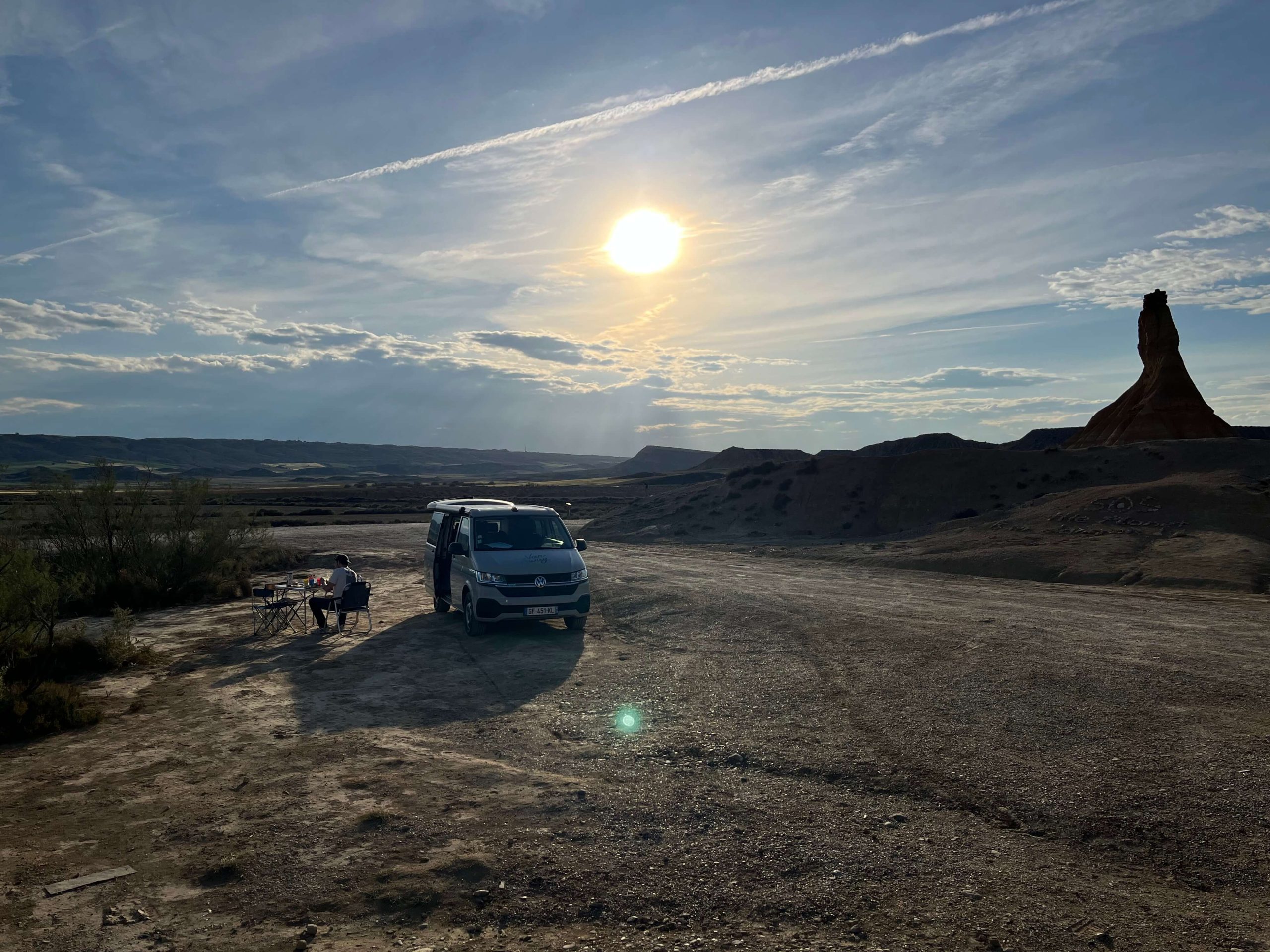 meilleurs-spots-bivouaquer-van-amenage-securite-desert|van camps bivouac feu tente toit foret|van securite chateau|renault malaga camping van amenage|tasses champs van amenage montagne