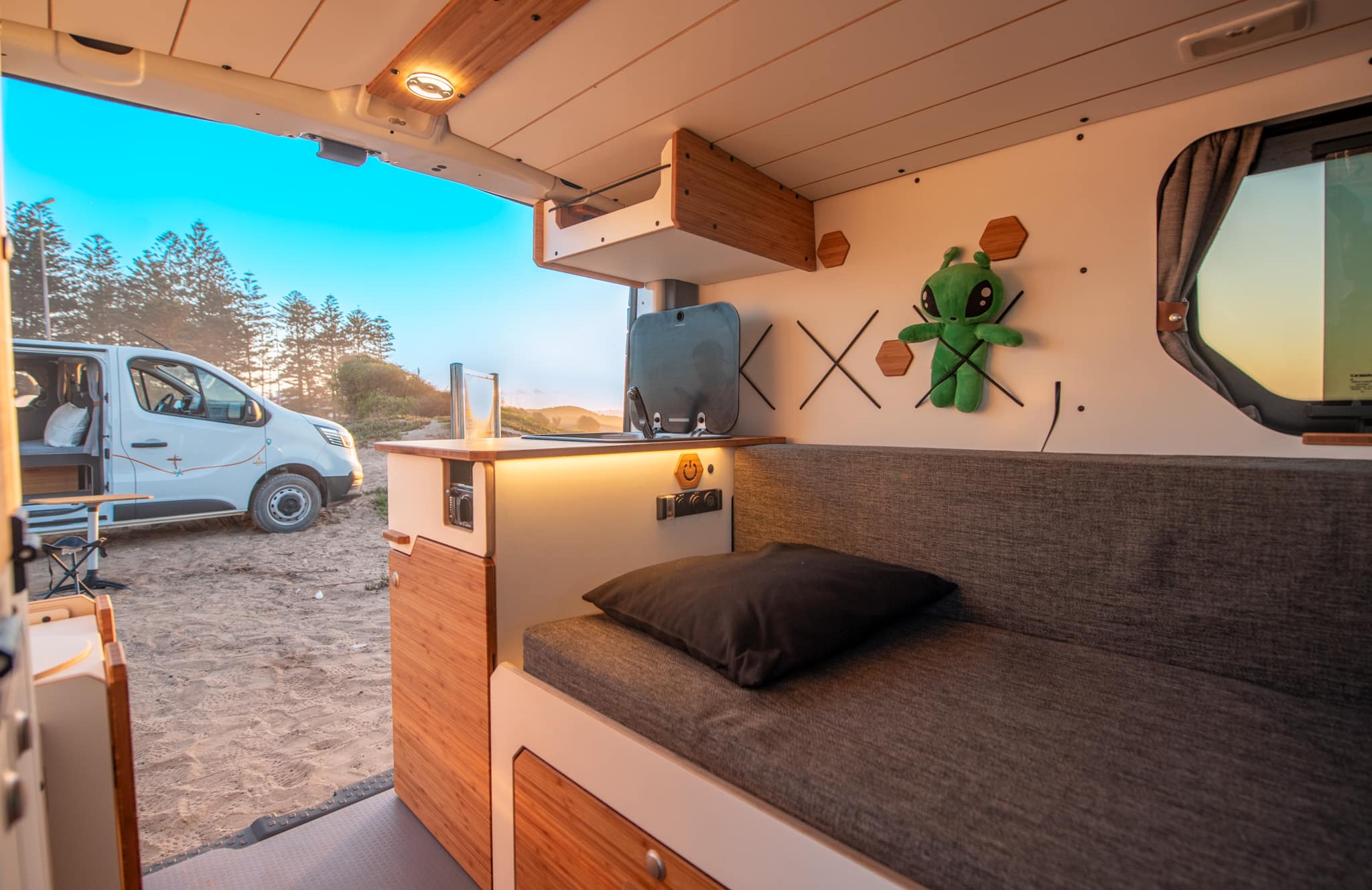 opel vivaro aménagé avec le kit nord van mania