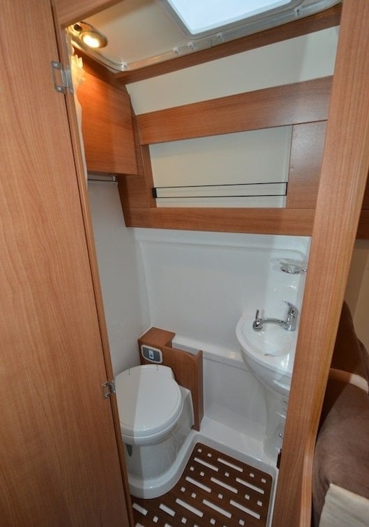 patagonia family van douche wc fourgon amenage 2