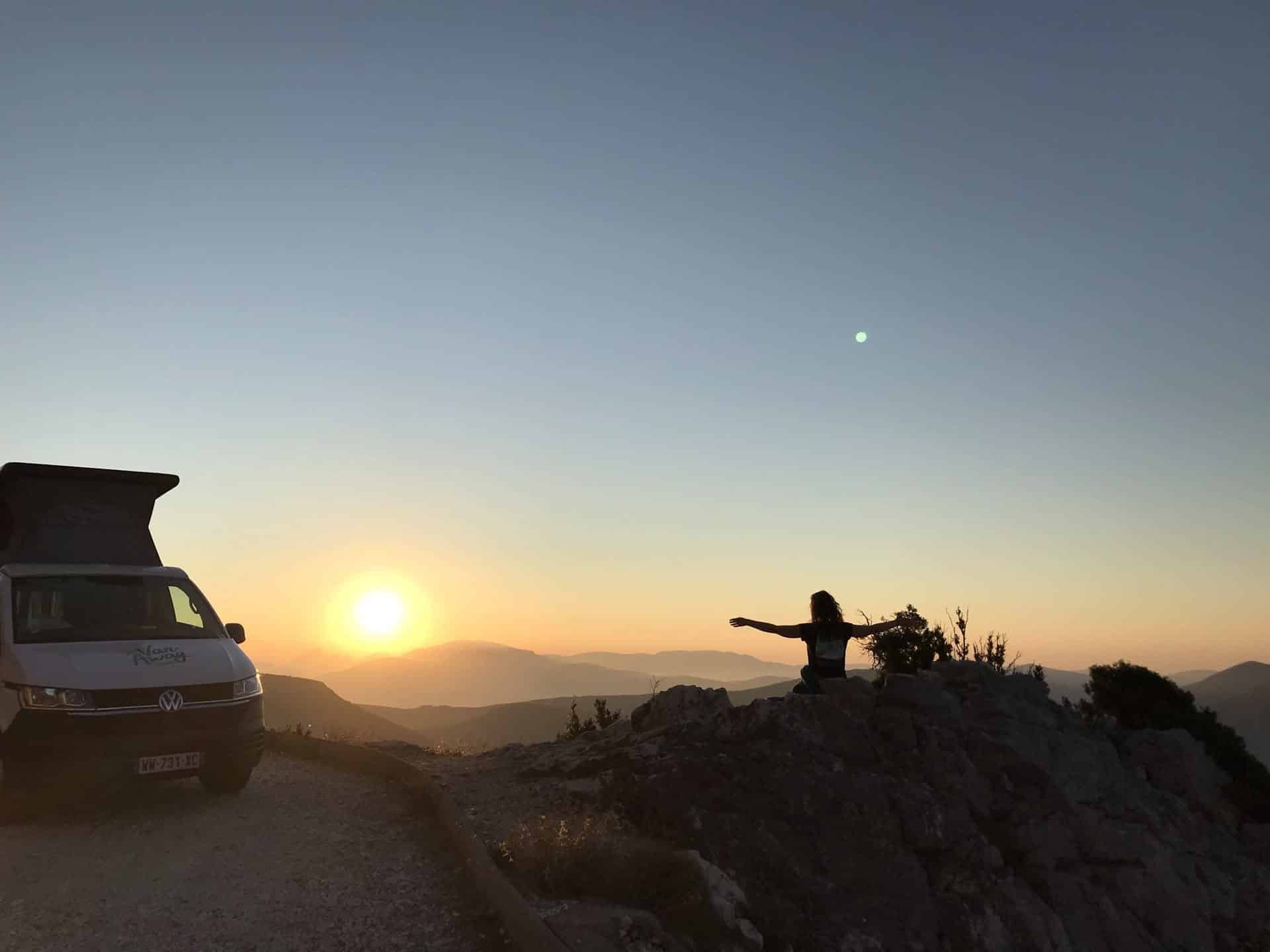 van amenage coucher de soleil montagne liberte preview